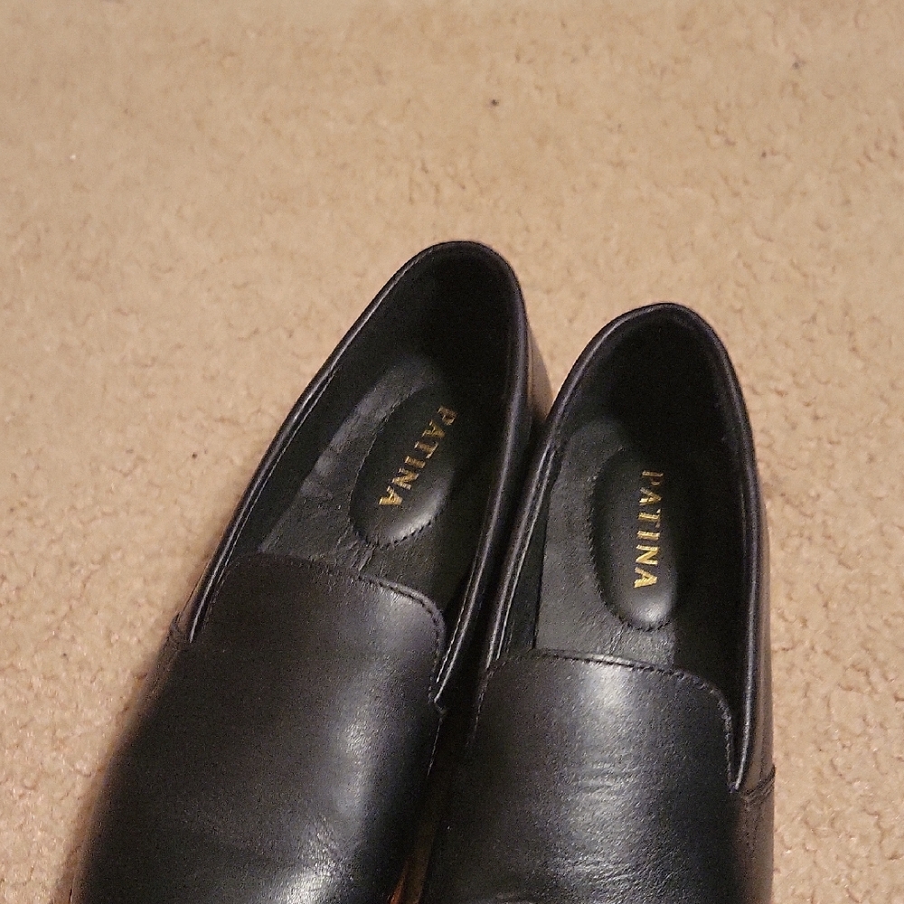 Patina Women's Black Leather Loafers